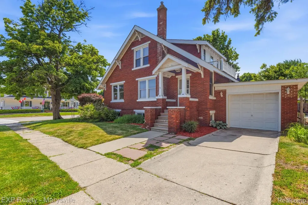 504 Clinton St. Clair City MI 48079