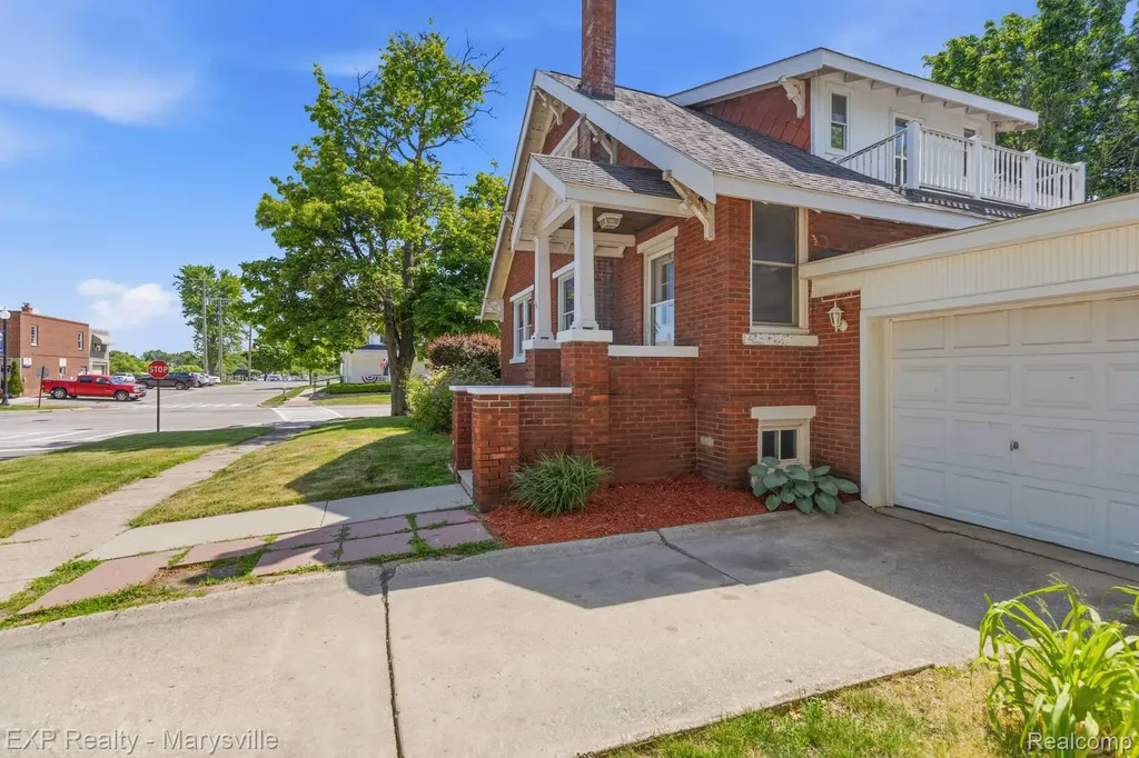 504 Clinton St. Clair City MI 48079