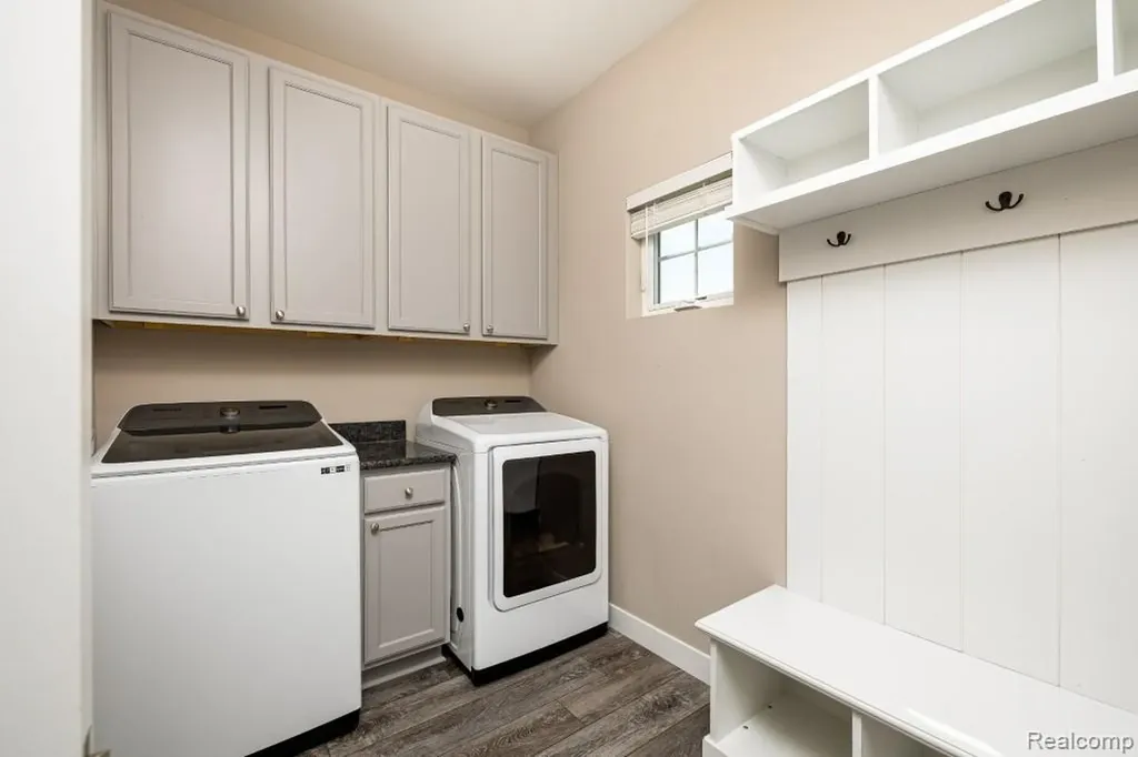 9261 Regency Boulevard Hamburg Township MI 48169