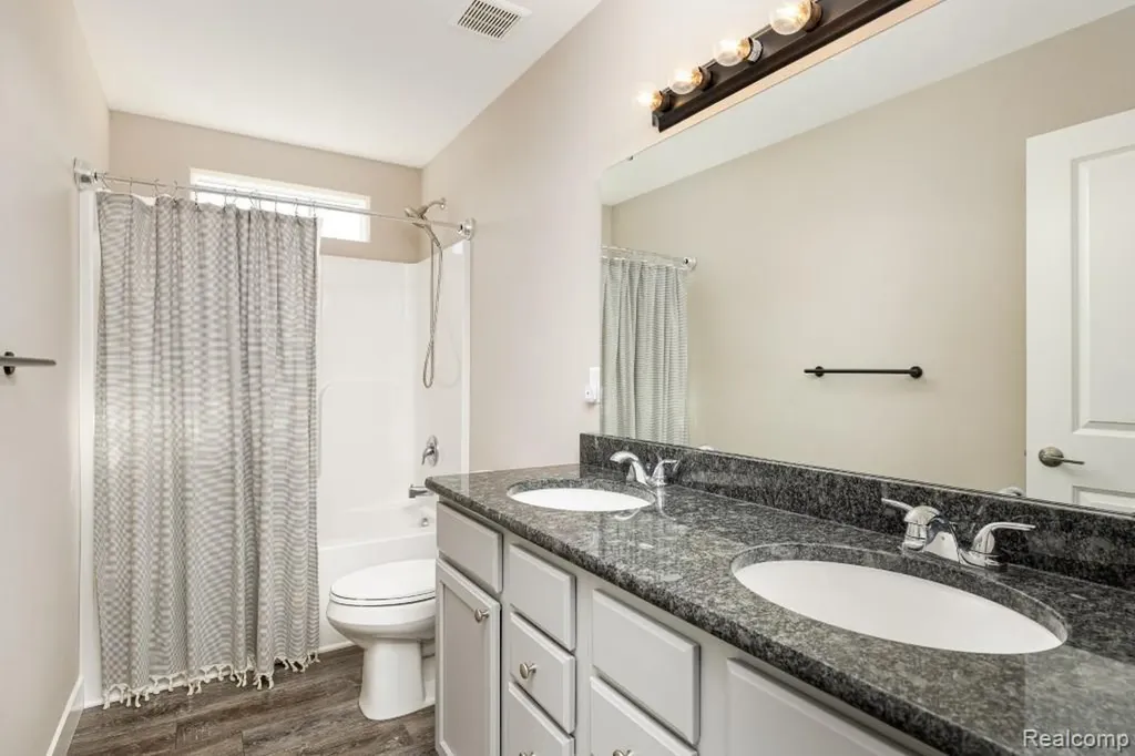 9261 Regency Boulevard Hamburg Township MI 48169