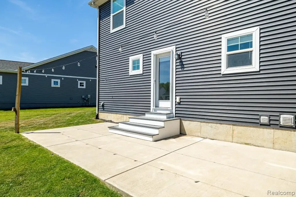 9261 Regency Boulevard Hamburg Township MI 48169