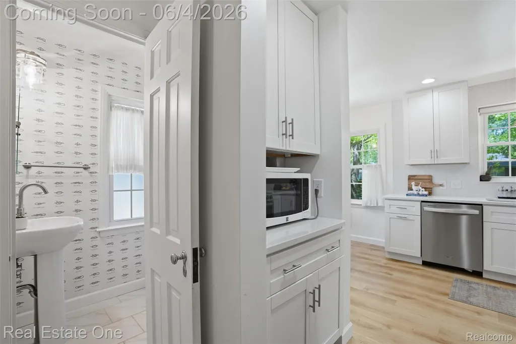 448 Allard Avenue Grosse Pointe Farms City MI 48236