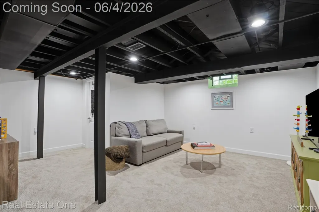 448 Allard Avenue Grosse Pointe Farms City MI 48236