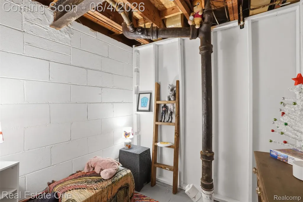 448 Allard Avenue Grosse Pointe Farms City MI 48236