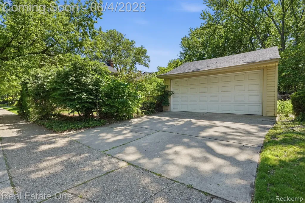 448 Allard Avenue Grosse Pointe Farms City MI 48236