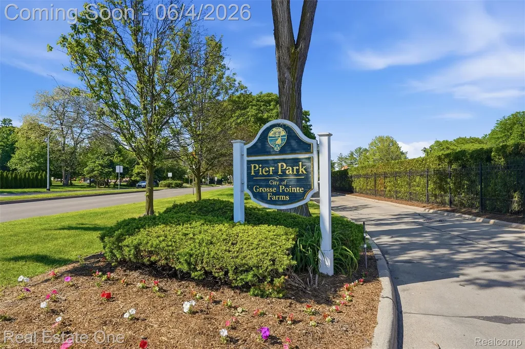 448 Allard Avenue Grosse Pointe Farms City MI 48236