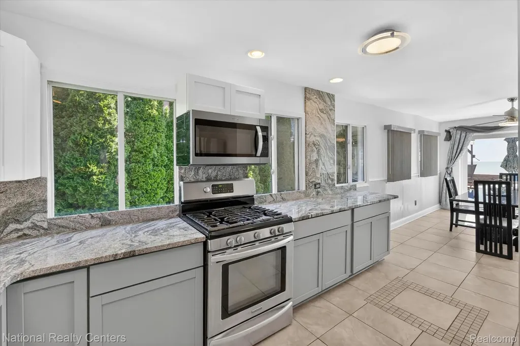 3946 Lakeshore Drive Frenchtown Township MI 48166