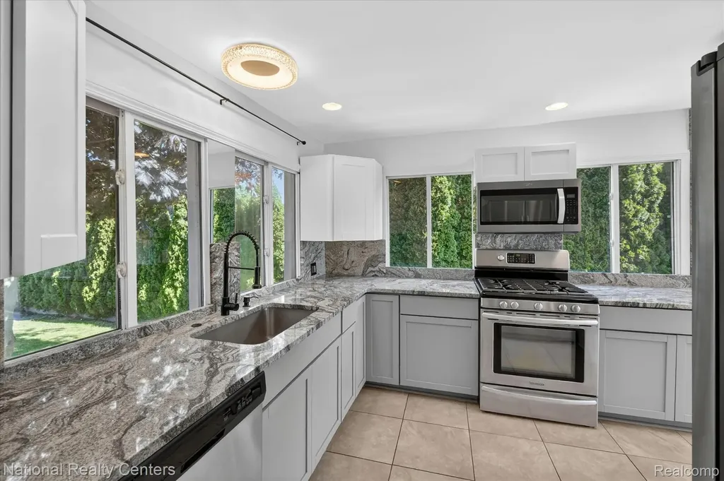 3946 Lakeshore Drive Frenchtown Township MI 48166