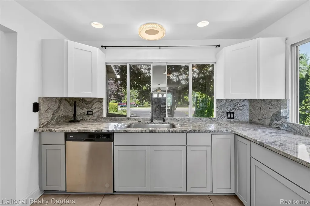 3946 Lakeshore Drive Frenchtown Township MI 48166