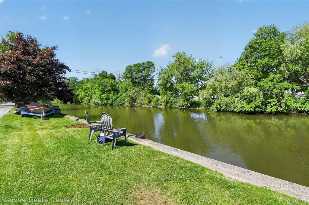 3946 Lakeshore Drive Frenchtown Township MI 48166