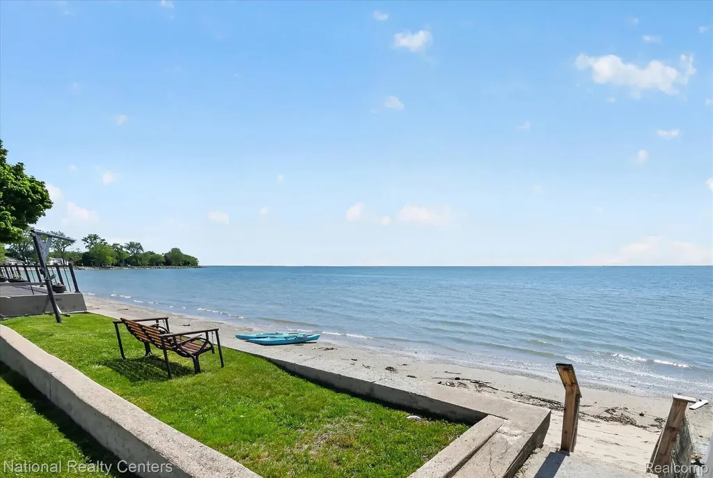 3946 Lakeshore Drive Frenchtown Township MI 48166