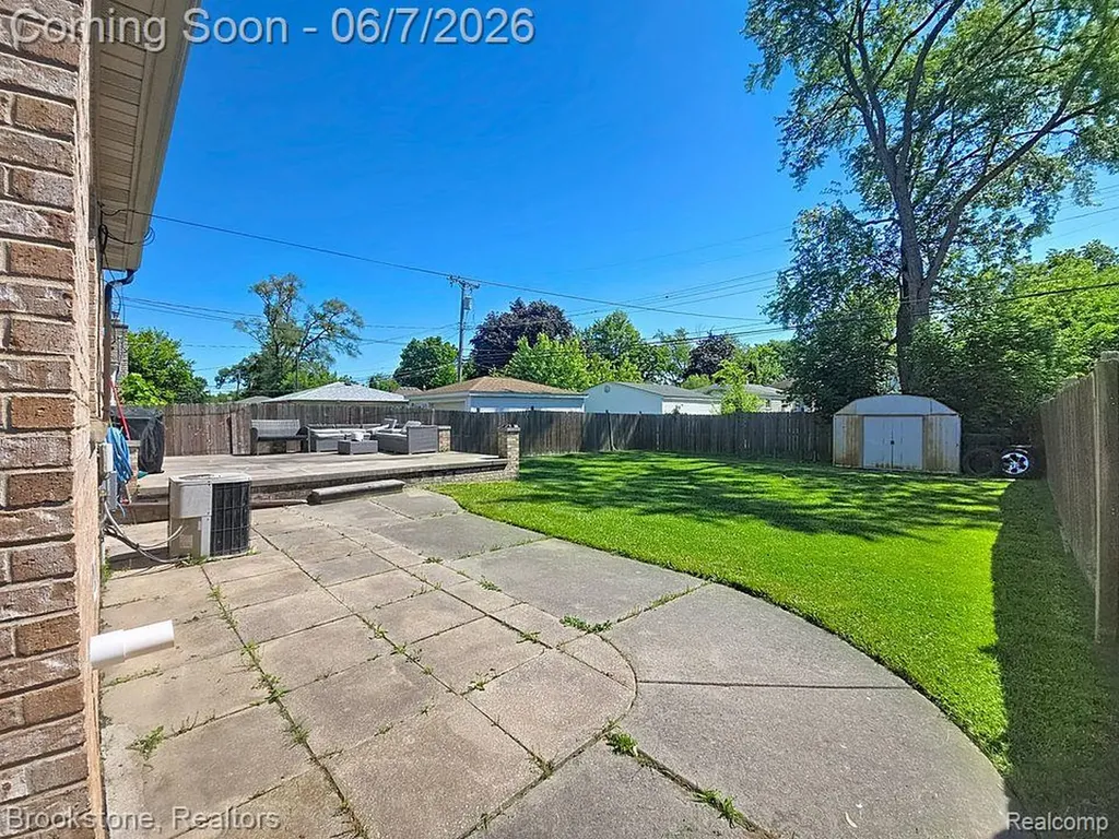 5918 N Evangeline Street Dearborn Heights City MI 48127