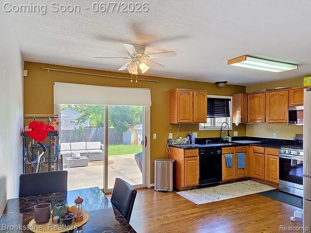 5918 N Evangeline Street Dearborn Heights City MI 48127