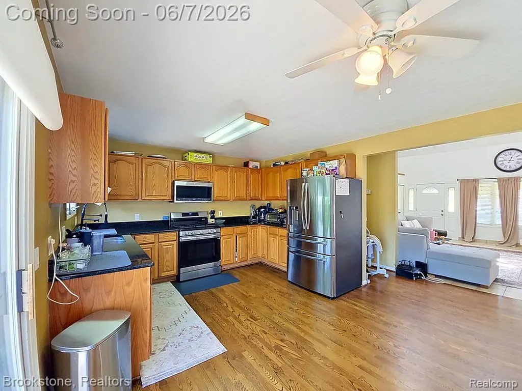 5918 N Evangeline Street Dearborn Heights City MI 48127