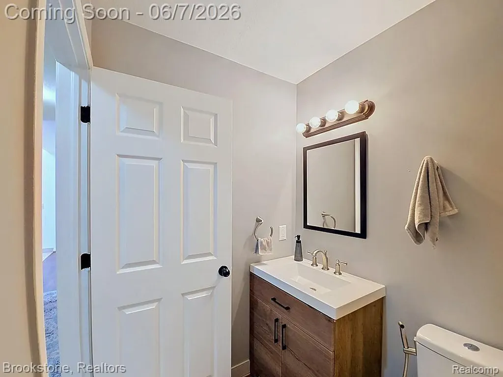 5918 N Evangeline Street Dearborn Heights City MI 48127