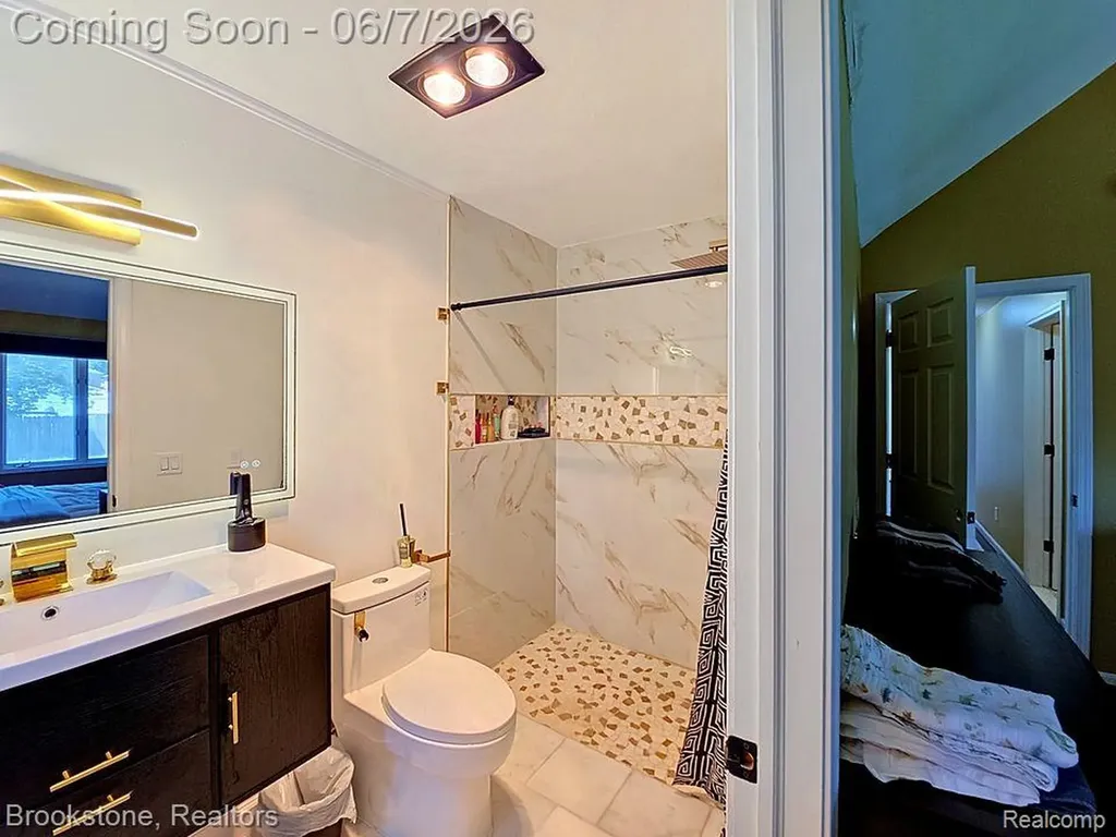 5918 N Evangeline Street Dearborn Heights City MI 48127