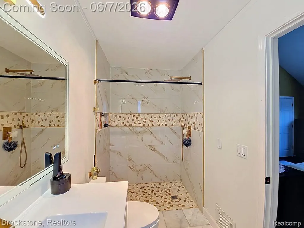 5918 N Evangeline Street Dearborn Heights City MI 48127