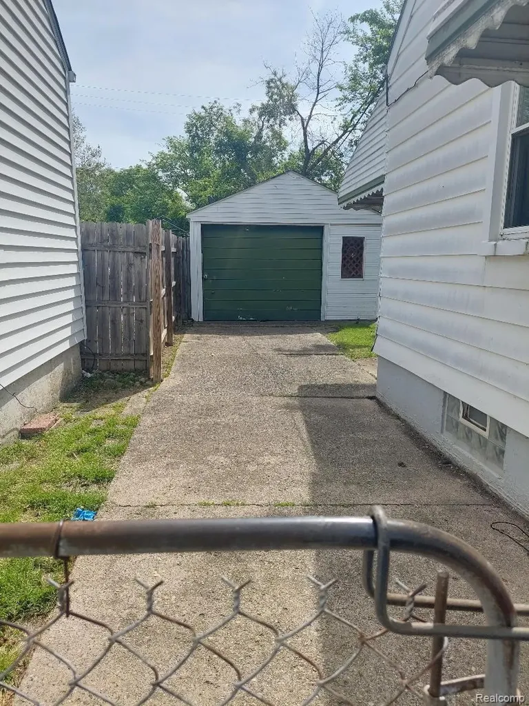 8666 Patton Street Detroit City MI 48228