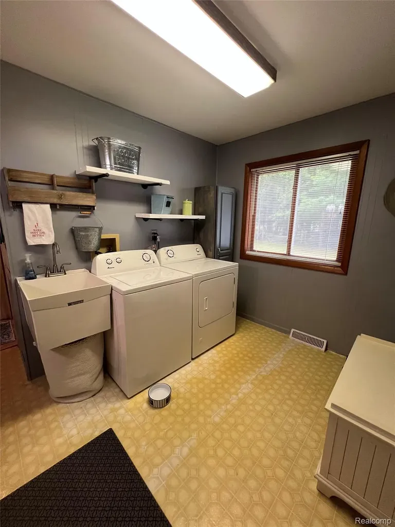 9058 W Chippewa Trail Benona Township MI 49455