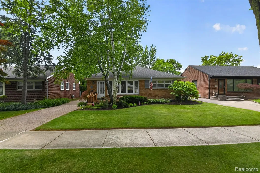 2400 Derby Road Birmingham City MI 48009