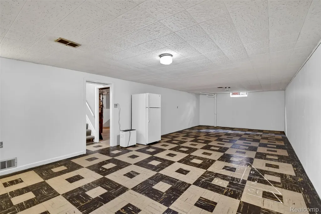 2400 Derby Road Birmingham City MI 48009