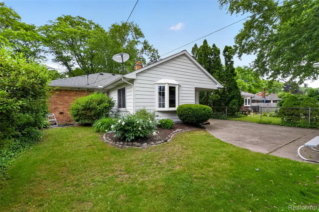 2400 Derby Road Birmingham City MI 48009