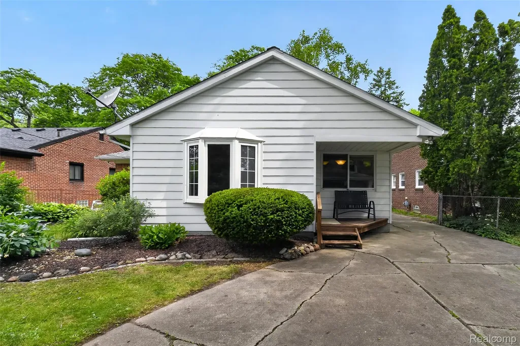 2400 Derby Road Birmingham City MI 48009