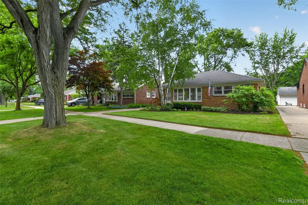 2400 Derby Road Birmingham City MI 48009