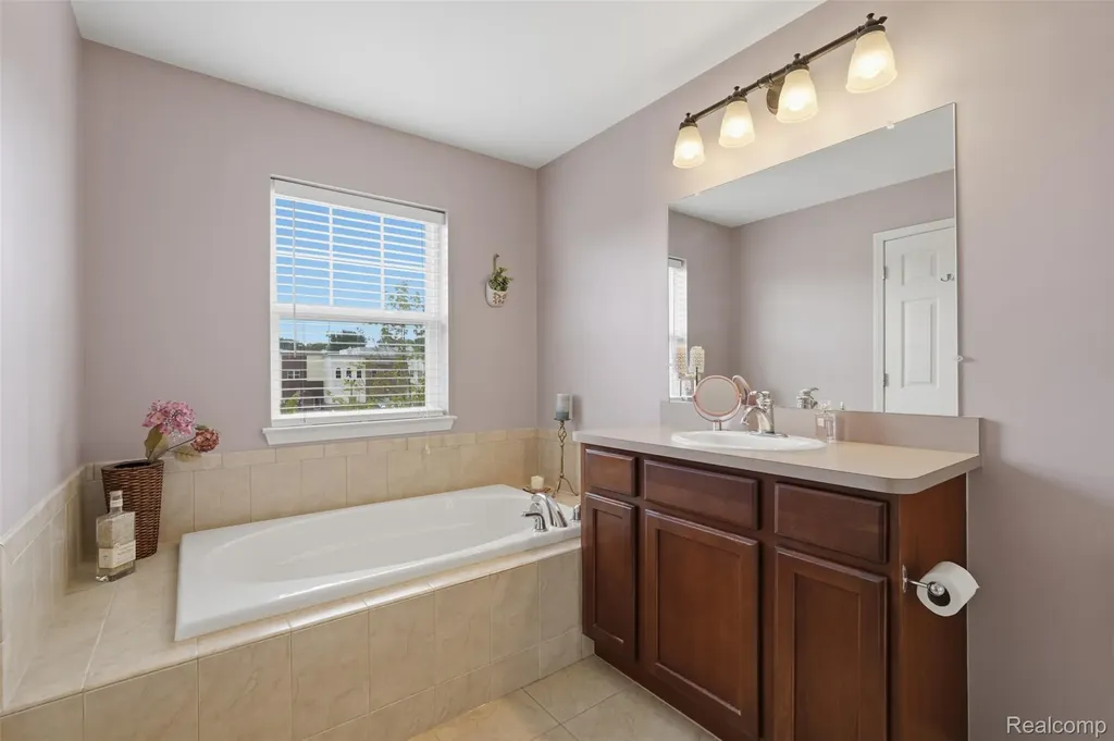 3133 Johanna Ware W Wixom City MI 48393