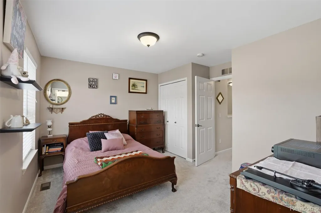 3133 Johanna Ware W Wixom City MI 48393