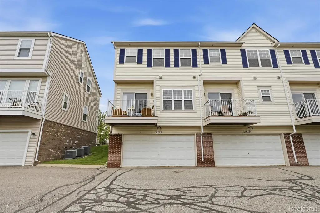 3133 Johanna Ware W Wixom City MI 48393