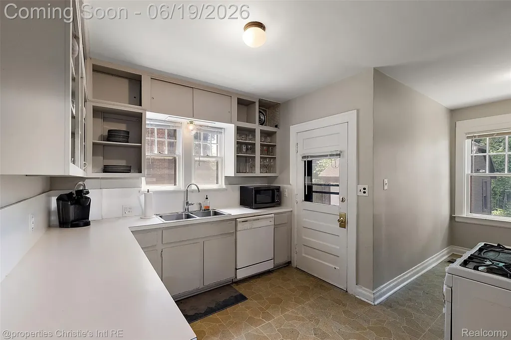 1251 Bishop Road Grosse Pointe Park City MI 48230
