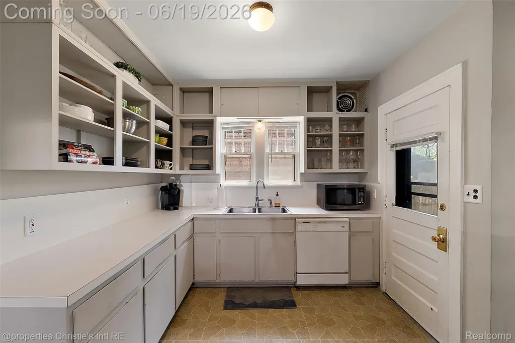 1251 Bishop Road Grosse Pointe Park City MI 48230