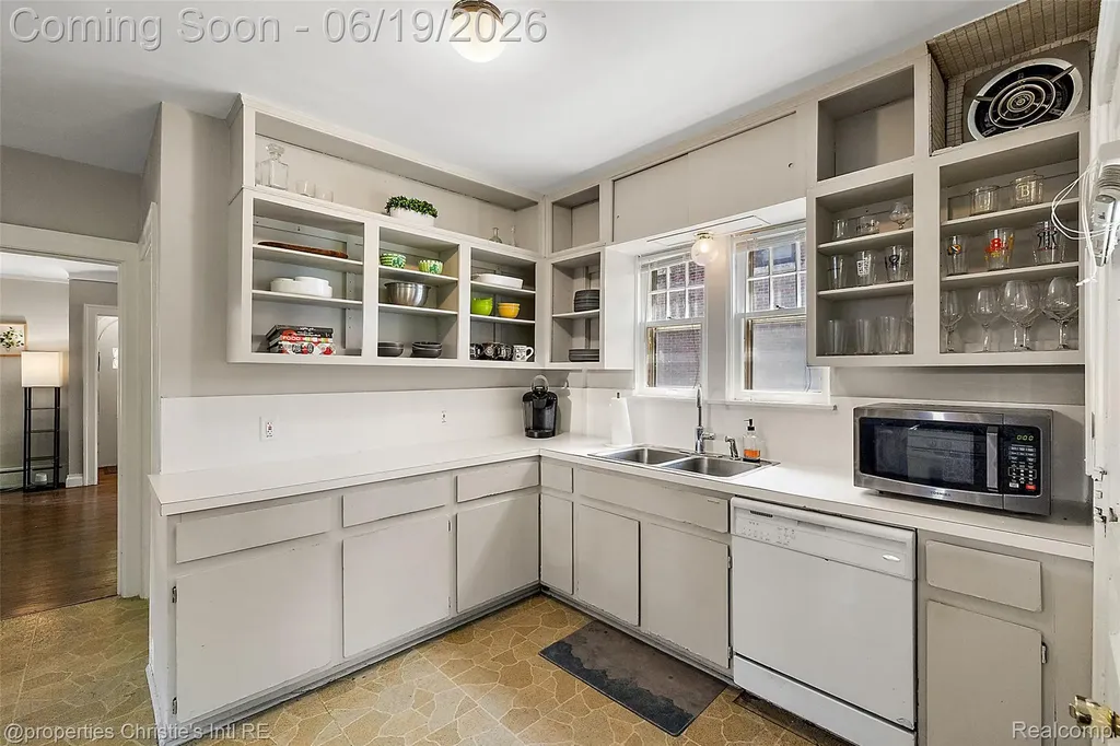 1251 Bishop Road Grosse Pointe Park City MI 48230