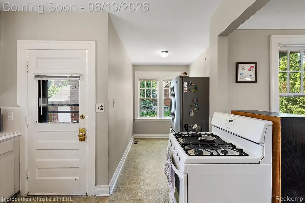 1251 Bishop Road Grosse Pointe Park City MI 48230