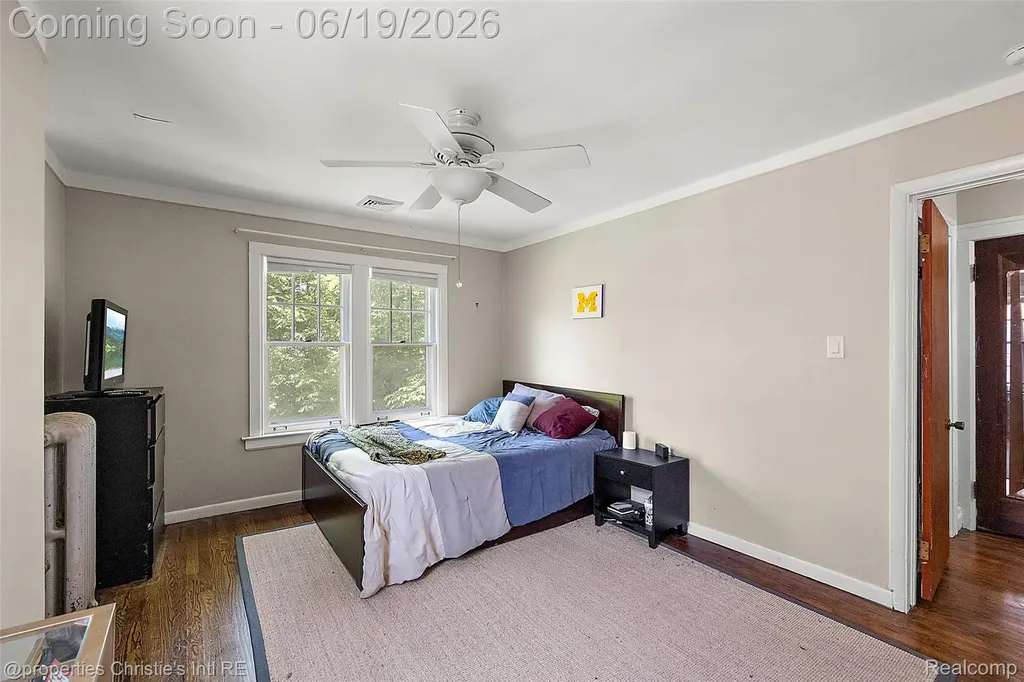 1251 Bishop Road Grosse Pointe Park City MI 48230