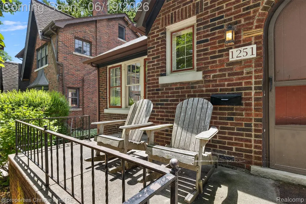 1251 Bishop Road Grosse Pointe Park City MI 48230