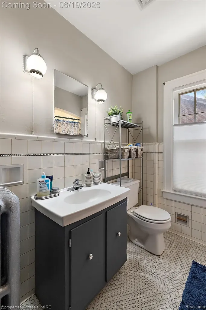 1251 Bishop Road Grosse Pointe Park City MI 48230
