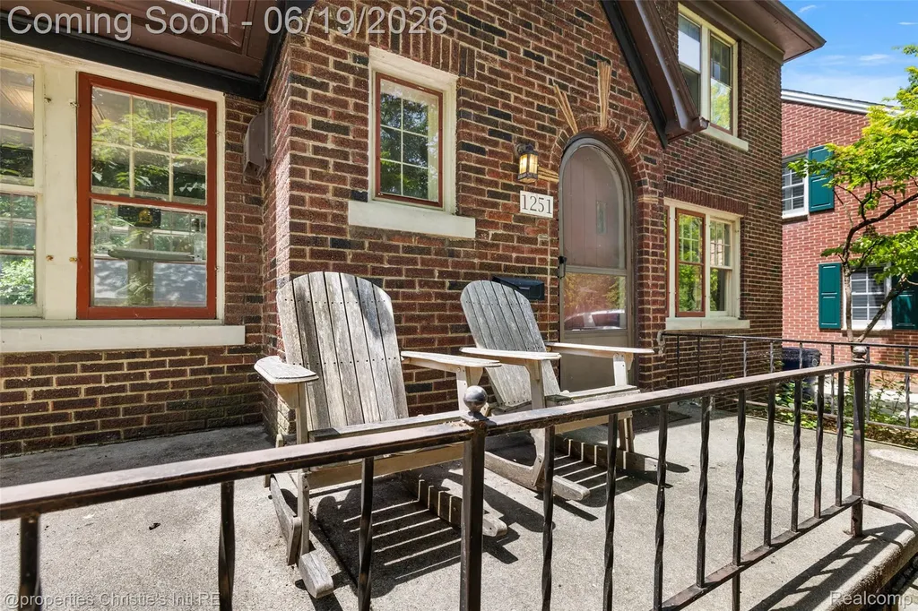1251 Bishop Road Grosse Pointe Park City MI 48230