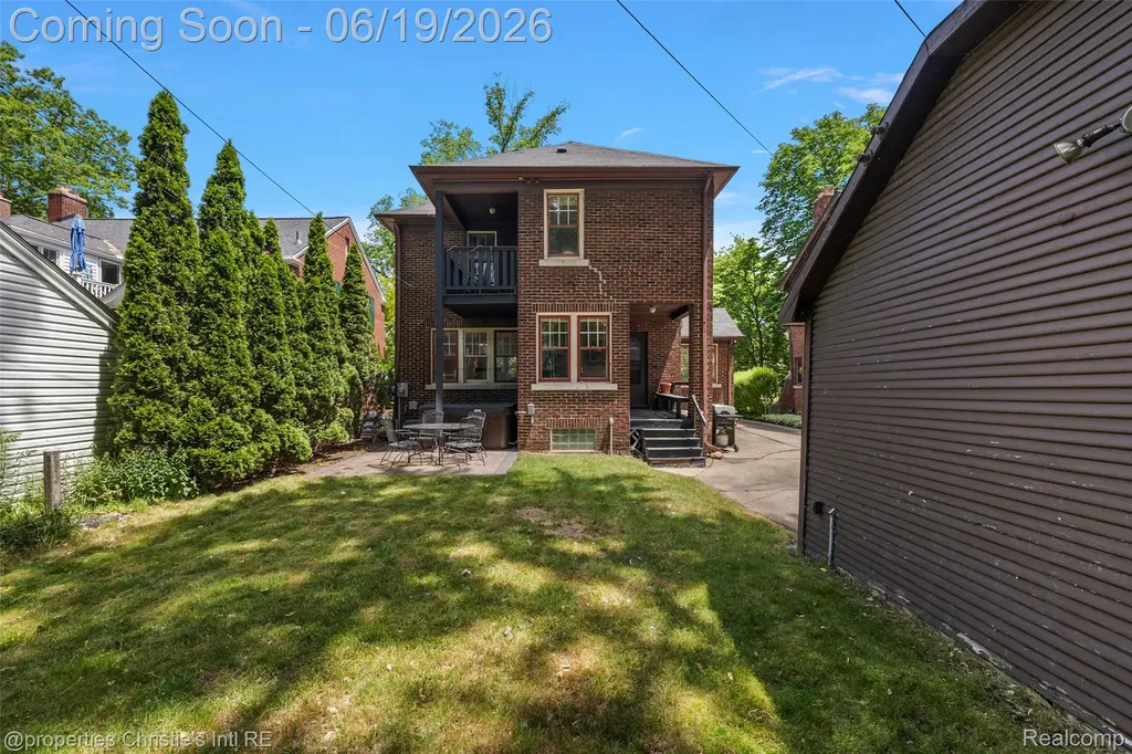 1251 Bishop Road Grosse Pointe Park City MI 48230