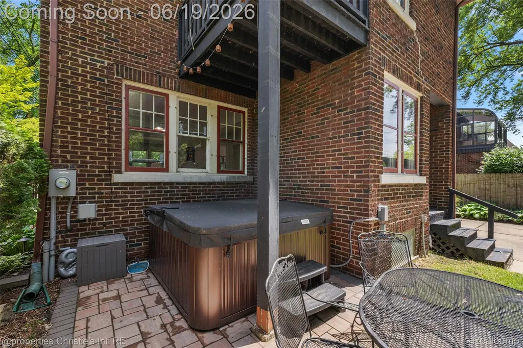 1251 Bishop Road Grosse Pointe Park City MI 48230