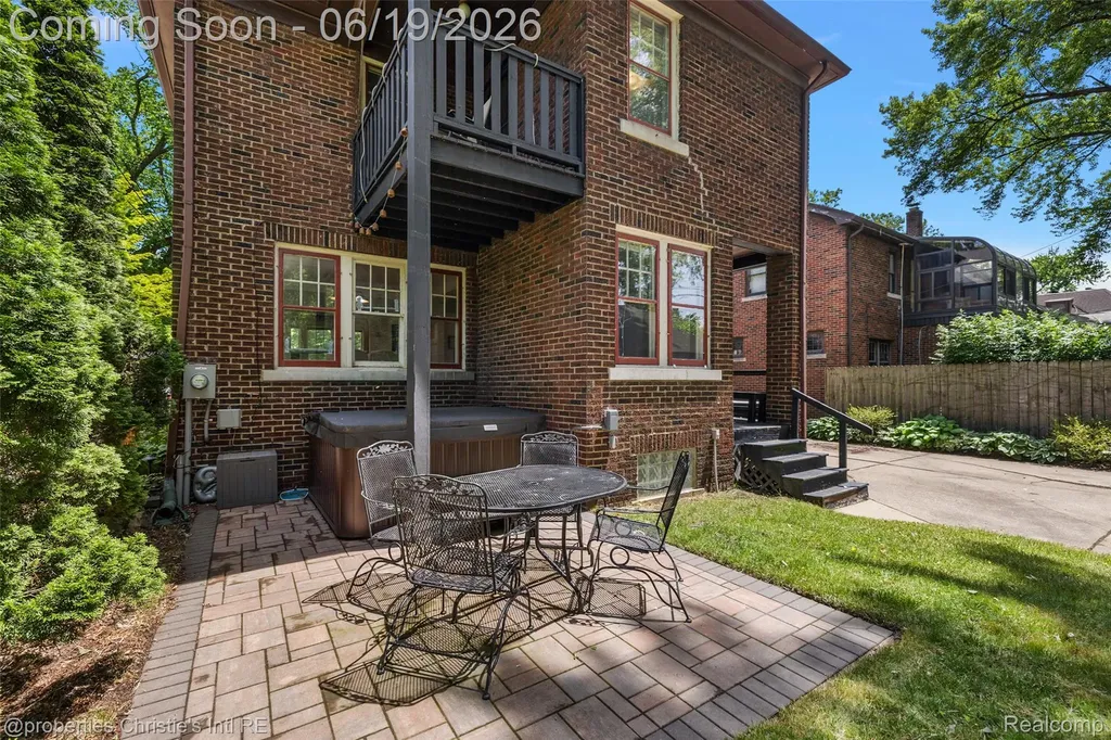 1251 Bishop Road Grosse Pointe Park City MI 48230