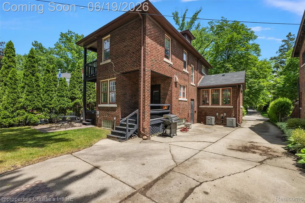 1251 Bishop Road Grosse Pointe Park City MI 48230