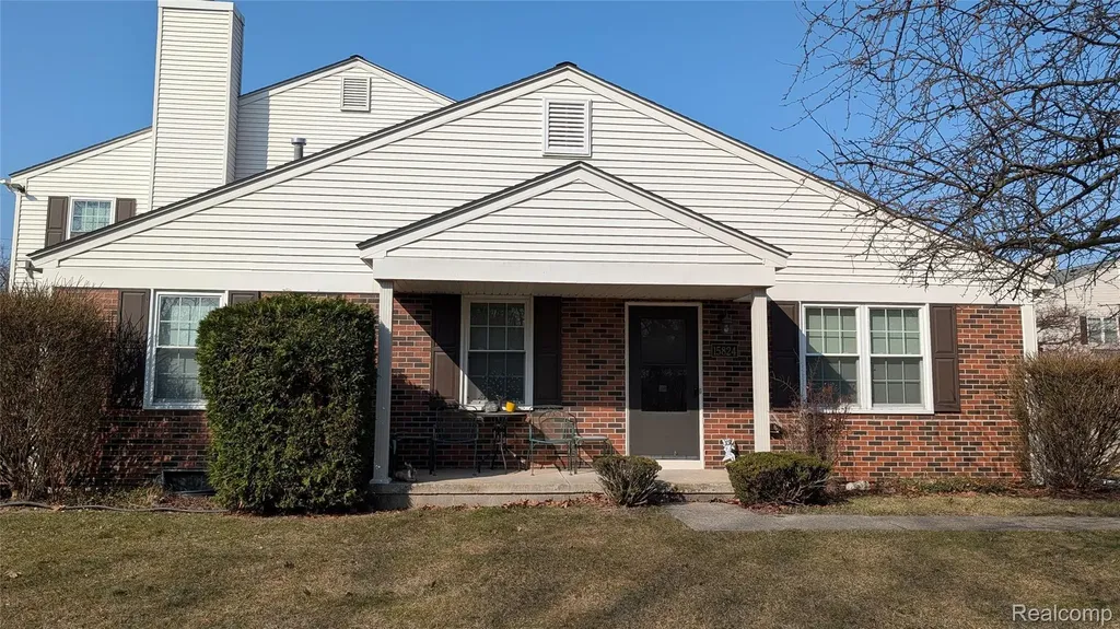 15824 Charleston Drive Clinton Charter Township MI 48038