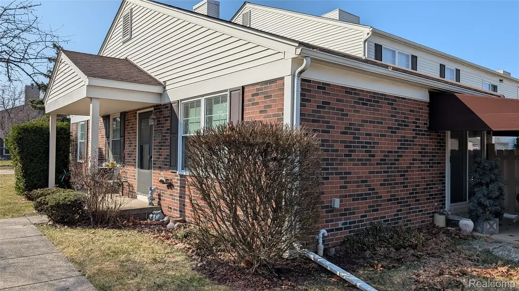 15824 Charleston Drive Clinton Charter Township MI 48038