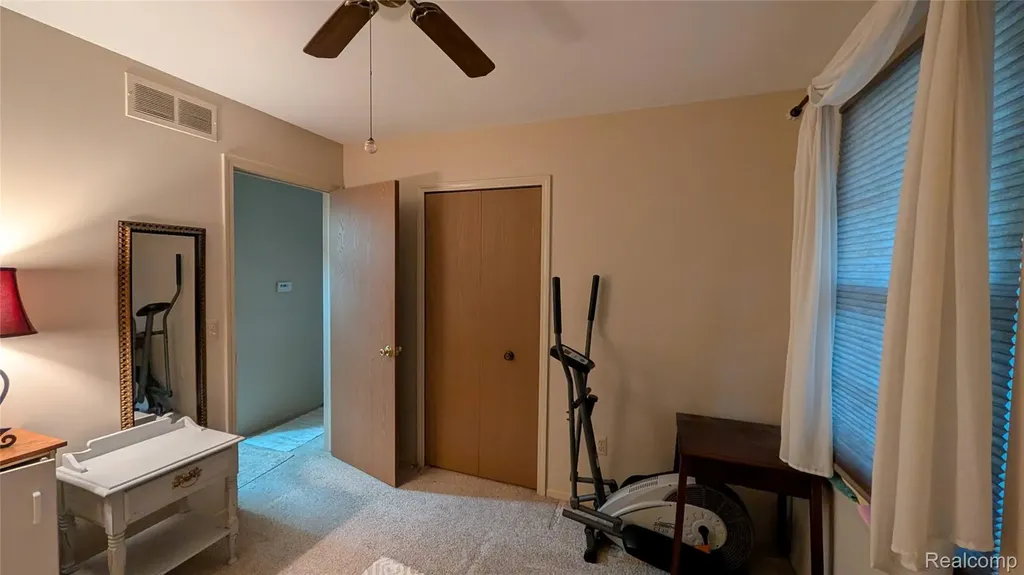15824 Charleston Drive Clinton Charter Township MI 48038