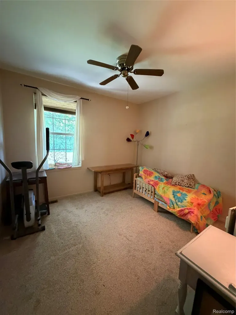 15824 Charleston Drive Clinton Charter Township MI 48038