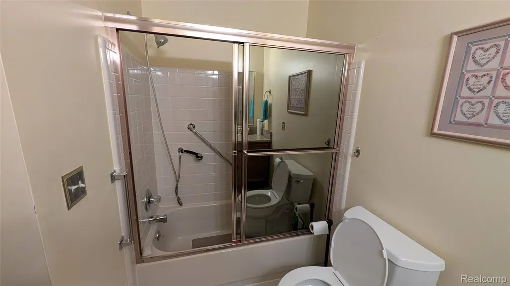 15824 Charleston Drive Clinton Charter Township MI 48038