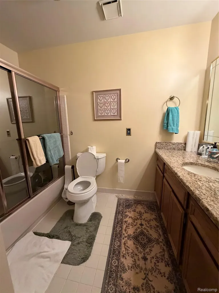 15824 Charleston Drive Clinton Charter Township MI 48038