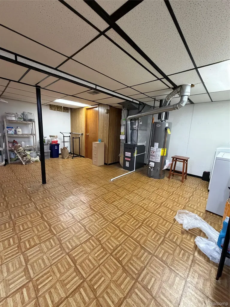 15824 Charleston Drive Clinton Charter Township MI 48038